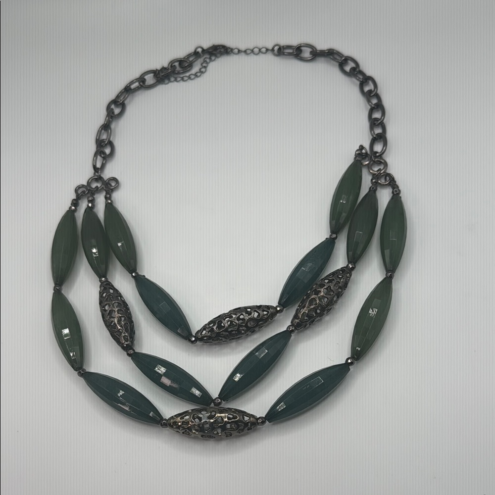 Elegant Green and Silver Necklace